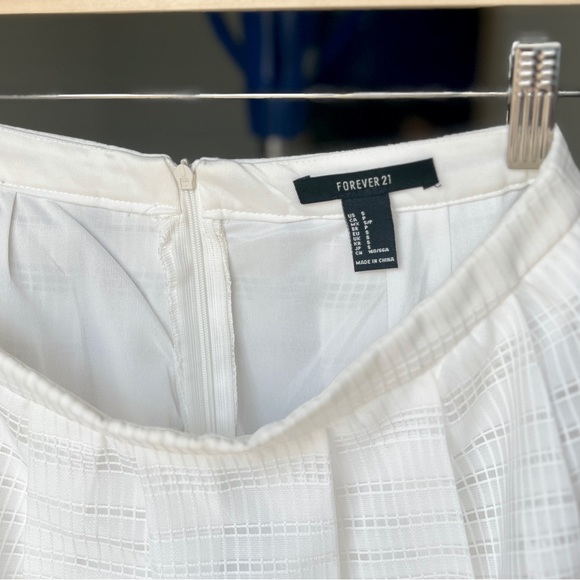 High Waisted Eyelet Skirt White Size Small - Picture 3 of 8